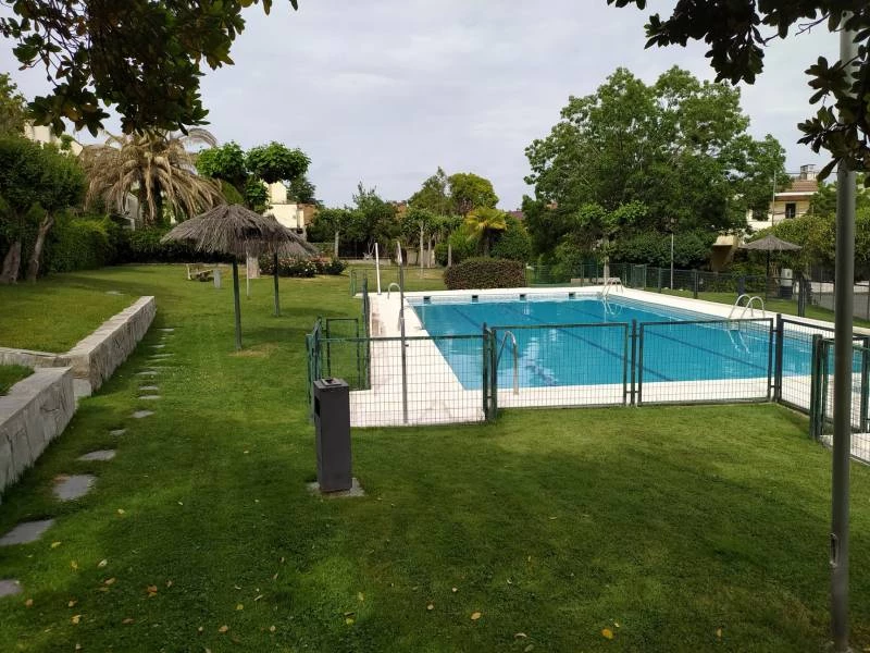 Compra- venta de casas con piscina zona noroeste