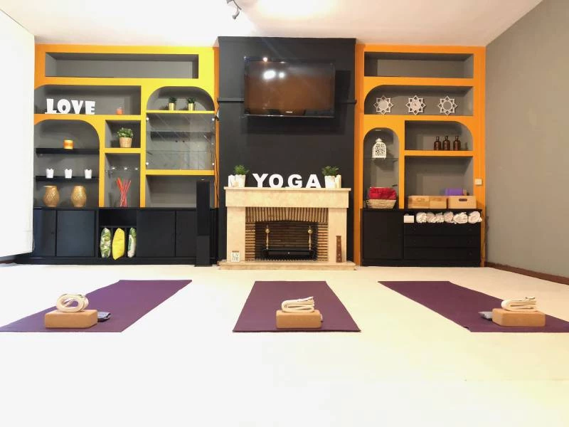 Yoga en familia en Madredelagua Yoga & Terapias