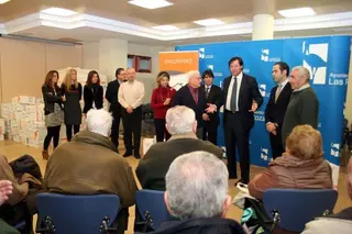 El Ayuntamiento colabora en la entrega de cestas de Navidad a mayores y familias de Las Rozas