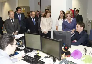 Fernández Rubio acompaña a Esperanza Aguirre y a Lucía Figar en su visita a ZED Worldwide