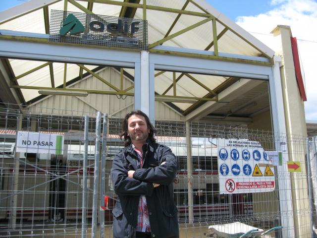 IU-LV solicita una solución ante el cierre peatonal en la estación de Las Rozas