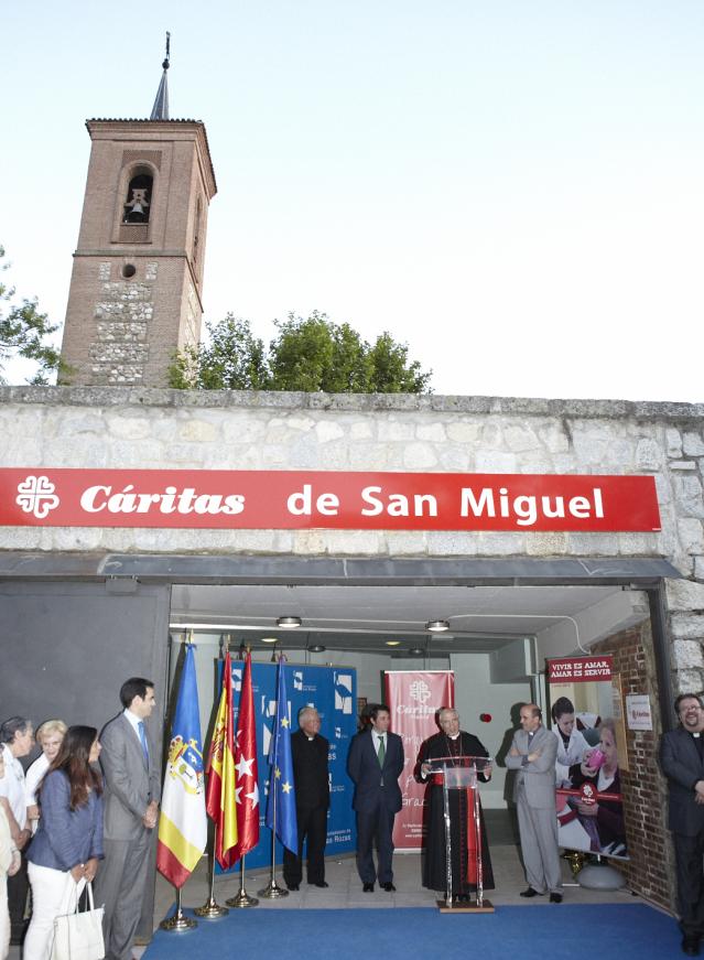 El Arzobispo de Madrid inaugura la nueva sede de Cáritas Parroquial en Las Rozas