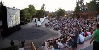 Las Noches de Verano se despiden con Los viajes de Gulliver y la música de Escuela de Calor