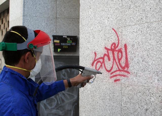La campaña anti grafiti eliminará más de 5.000 metros cuadrados de pintadas en Las Rozas