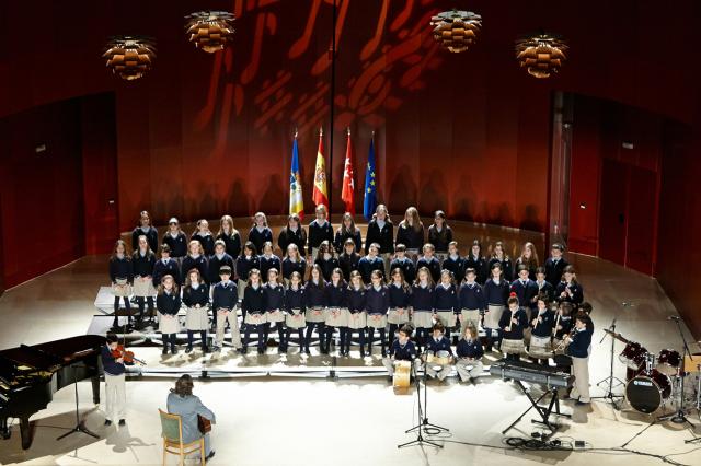 Más de 1.500 niños participan en el 18º Certamen Escolar de Villancicos de Las Rozas