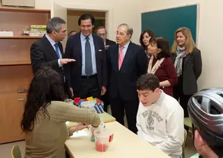 El viceconsejero de Asuntos Sociales y el alcalde de Las Rozas visitan la Asociación Nuevo Horizonte