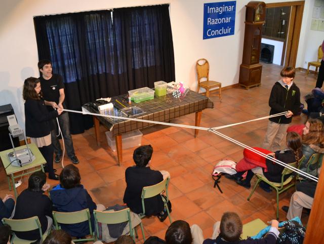 Cuatrocientos alumnos de Las Rozas “montan el número” en el Taller de Matemáticas Divertidas