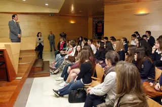 Un grupo de alumnos alemanes de intercambio visita el Ayuntamiento de Las Rozas