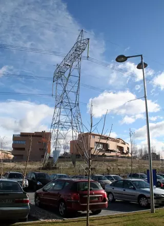 El Ayuntamiento solicita suprimir las líneas de alta tensión que atraviesan El Cantizal y Molino de la Hoz. 
