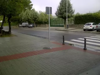 El Ayuntamiento de Las Rozas renueva las aceras para hacer más cómodo el tránsito peatonal