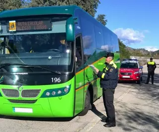 El transporte escolar de Las Rozas supera la inspección municipal con las mejores notas