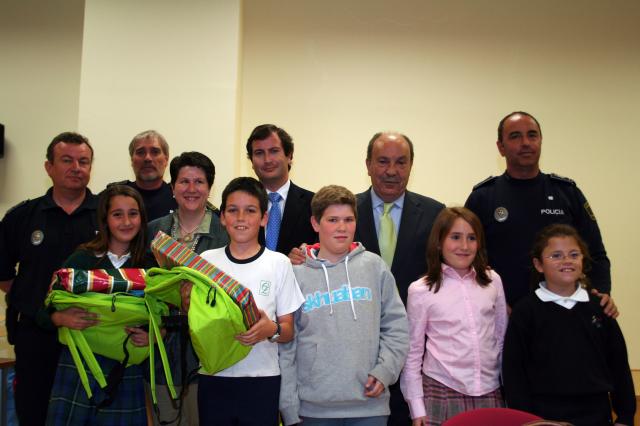 El alcalde entrega los premios a los ganadores del XVI Curso de Educación Vial 
