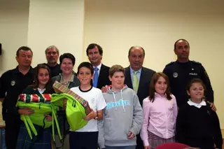 El alcalde entrega los premios a los ganadores del XVI Curso de Educación Vial 
