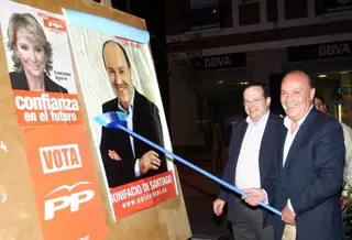 El Partido Popular comienza la carrera electoral con la pegada de carteles
