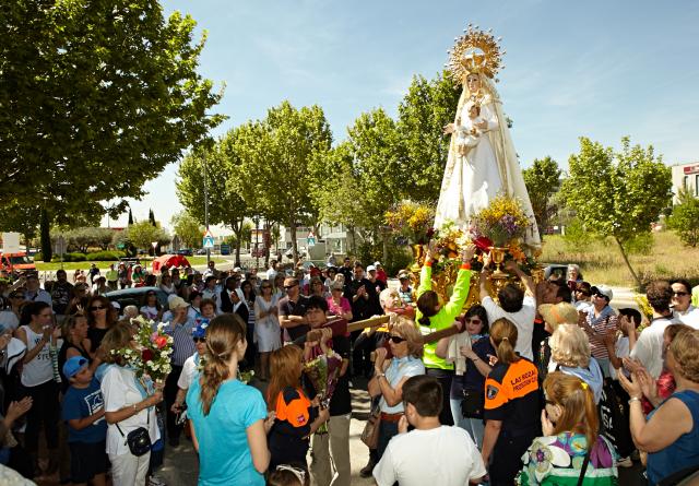Centenares de vecinos participaron en la romería de la Virgen del Retamar, patrona de Las Rozas