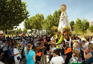 Centenares de vecinos participaron en la romería de la Virgen del Retamar, patrona de Las Rozas