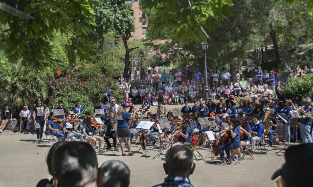 Más de 1.700 personas se manifiestan en Las Rozas por mantener la situación actual de la Escuela Municipal de Música y Danza