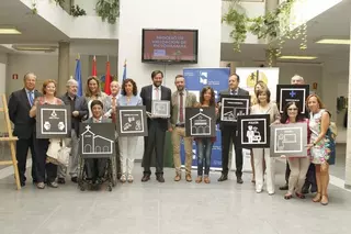 Las Rozas comienza a colocar pictogramas de señalización para personas con discapacidad