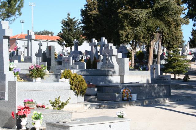 El Ayuntamiento amplía los horarios de los cementerios por la festividad de Todos los Santos