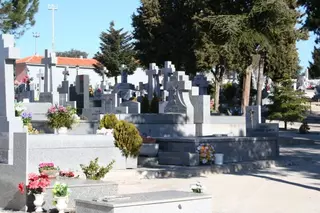 El Ayuntamiento amplía los horarios de los cementerios por la festividad de Todos los Santos