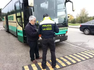La práctica totalidad de los autobuses escolares de Las Rozas superan la inspección municipal