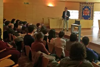 Empleados municipales de Las Rozas se forman en habilidades para la atención de usuarios con discapacidad