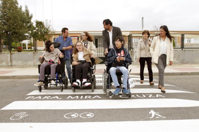 La campaña “Para, Mira y Cruza” busca mejorar la seguridad en los entornos escolares de Las Rozas
