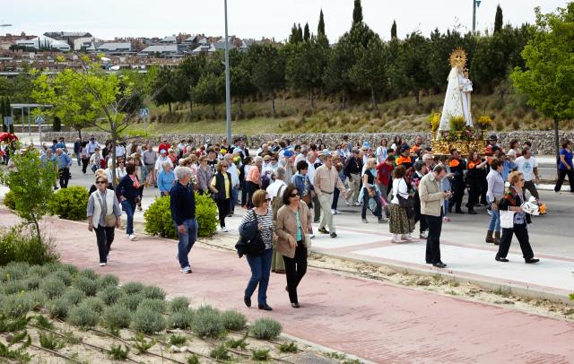 La romería de la Virgen del Retamar, patrona de Las Rozas, llenó de fiesta la Dehesa de Navalcarbón