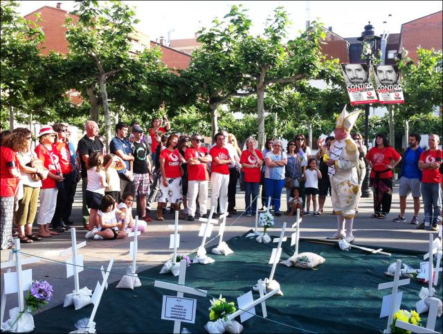 Contigo por Las Rozas organiza un funeral simbólico oficiado por Leo Bassi