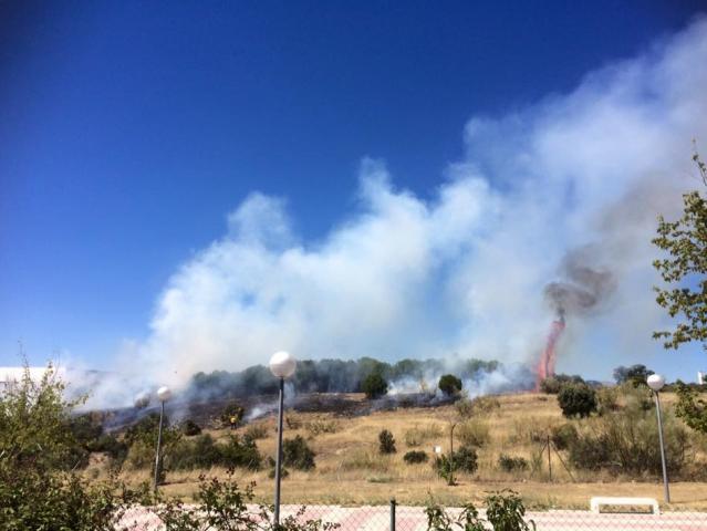 Los bomberos controlan dos incendios declarados en Las Rozas