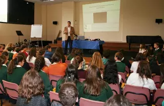 Alumnos de nueve colegios e institutos de Las Rozas participan en un Torneo de Debate Escolar entre municipios 