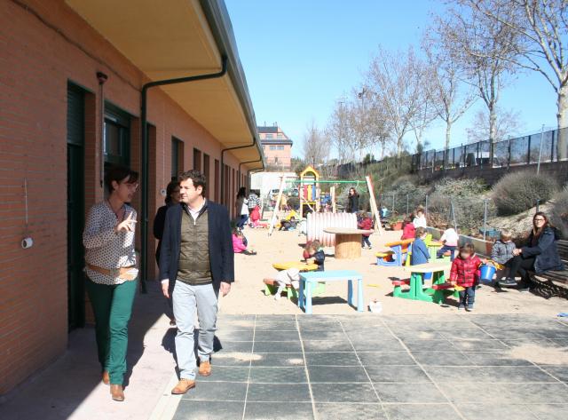 De la Uz visitó la escuela Infantil Aserrín Aserrán de Las Rozas