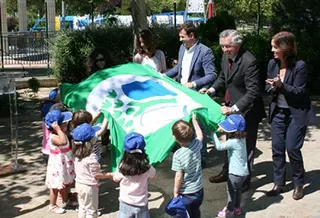 De la Uz entregó la bandera verde del proyecto Ecoescuelas a 5 centros educativos de Las Rozas
