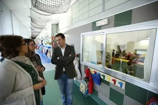 De la Uz visitó la Escuela Infantil La Marazuela con motivo de la celebración por el Día de la Paz