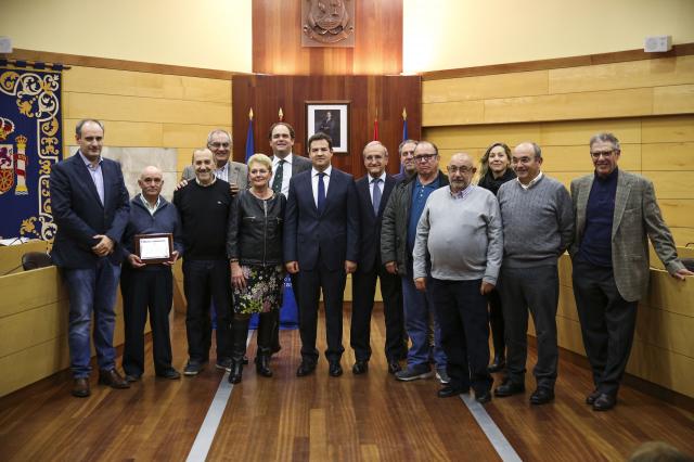 El Ayuntamiento agradece la entrega y la profesionalidad de los empleados públicos en el homenaje a los jubilados