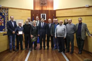 El Ayuntamiento agradece la entrega y la profesionalidad de los empleados públicos en el homenaje a los jubilados