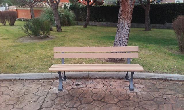 El Ayuntamiento de Las Rozas instala 120 nuevos bancos atendiendo las peticiones de los vecinos