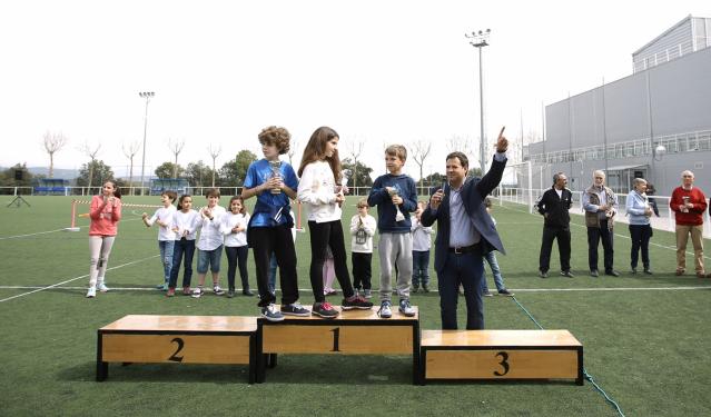Niños y mayores, unidos en la Liga de Juegos Tradicionales del CEIP San José de Las Matas