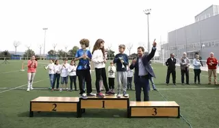 Niños y mayores, unidos en la Liga de Juegos Tradicionales del CEIP San José de Las Matas