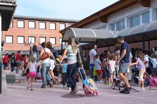 El Ayuntamiento propondrá a las AMPAS de varios centros trabajar juntos para dotarles de un servicio de Ruta Escolar interno