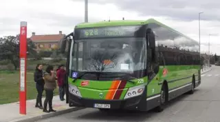 El Consorcio Regional de Transportes comunica al Ayuntamiento la supresión de dos paradas de autobús en la vía de servicio de la A6