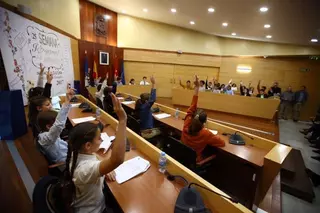 El Pleno Infantil aprueba wifi gratis en toda la ciudad, medidas contra la contaminación y ayudas para la gente sin recursos