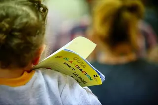 De la Uz presenta una nueva Guía de Escolarización para ayudar a las familias de Las Rozas en este proceso