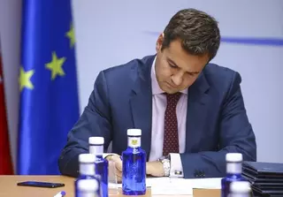 El concejal de Hacienda y Recursos Humanos asume Transportes, y el de Distrito Centro suma Familia y Políticas Sociales