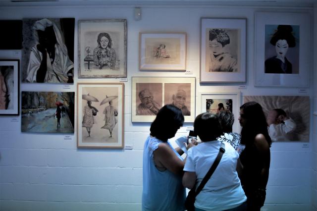 Los alumnos de los talleres municipales de Las Rozas muestran su creatividad en una exposición colectiva
