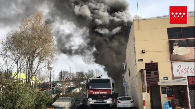 Importante incendio en una nave de Európolis