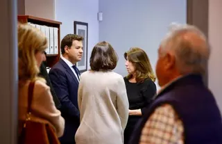 De la Uz acompaña a la consejera de Justicia de la Comunidad de Madrid en su visita al Juzgado de Paz de Las Rozas