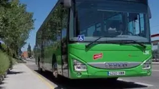Un conductor de la línea 629 de Las Rozas impide el acceso al autobús a una menor en plena noche