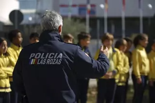 La Policía Local de Las Rozas pone en marcha un plan para garantizar la seguridad de la comunidad escolar