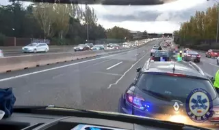 Aparatoso accidente en la A-6 con cinco vehículos implicados a la altura de Las Rozas